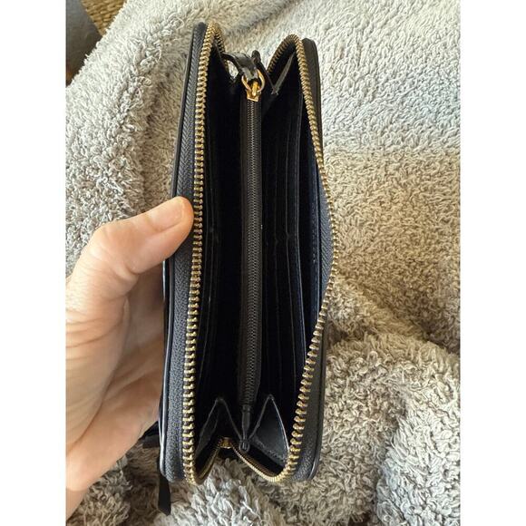 Marc Jacob’s  labeled leather zip wallet - Picture 4 of 4